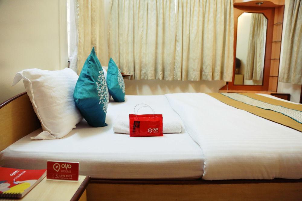 Oyo 946 Royce Studio Apartments プネ エクステリア 写真