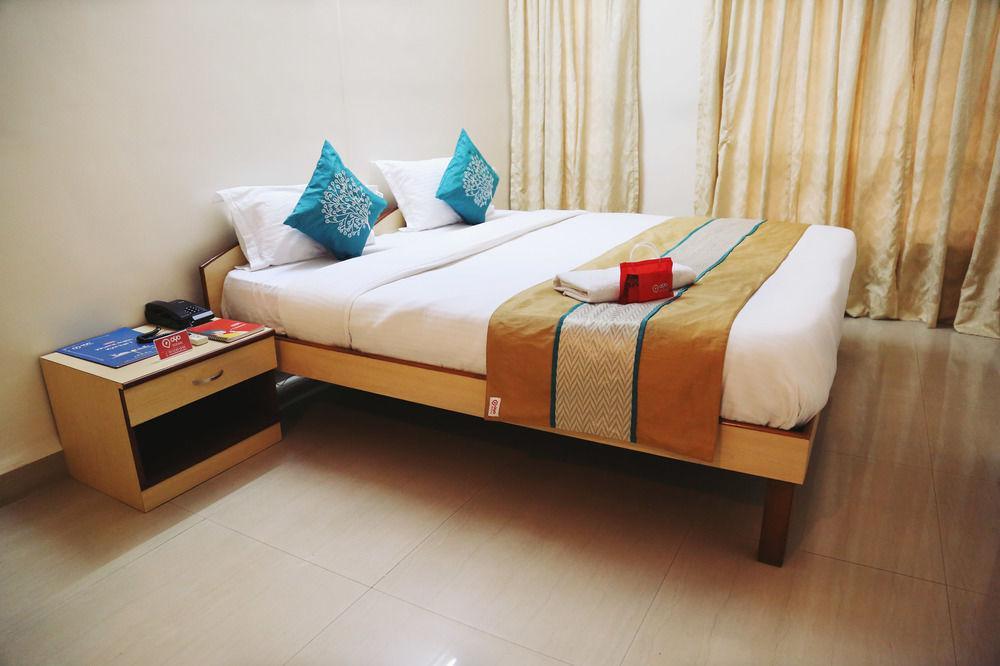 Oyo 946 Royce Studio Apartments プネ エクステリア 写真