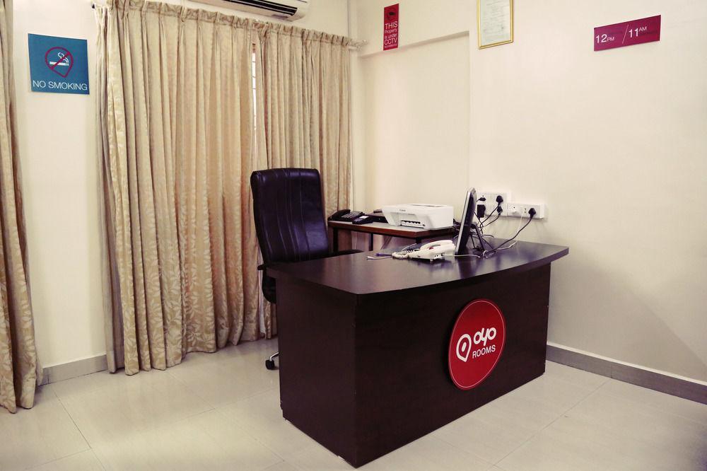 Oyo 946 Royce Studio Apartments プネ エクステリア 写真