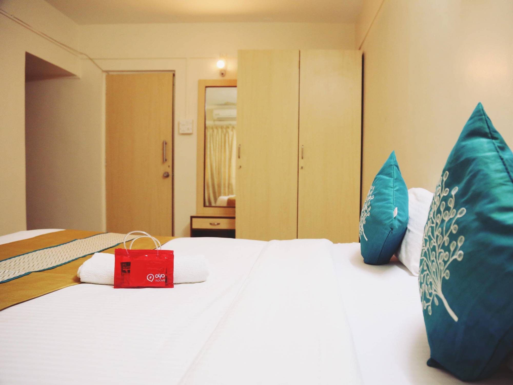 Oyo 946 Royce Studio Apartments プネ エクステリア 写真